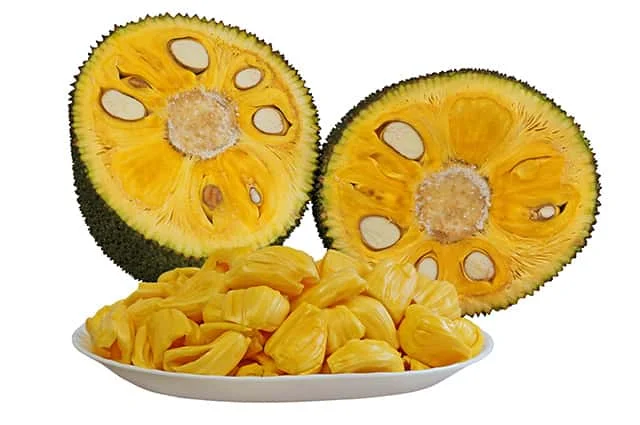 jack fruit halfs and jackfuit pieces in a plate